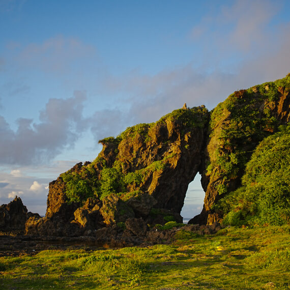 久米島ミーフガーの岩